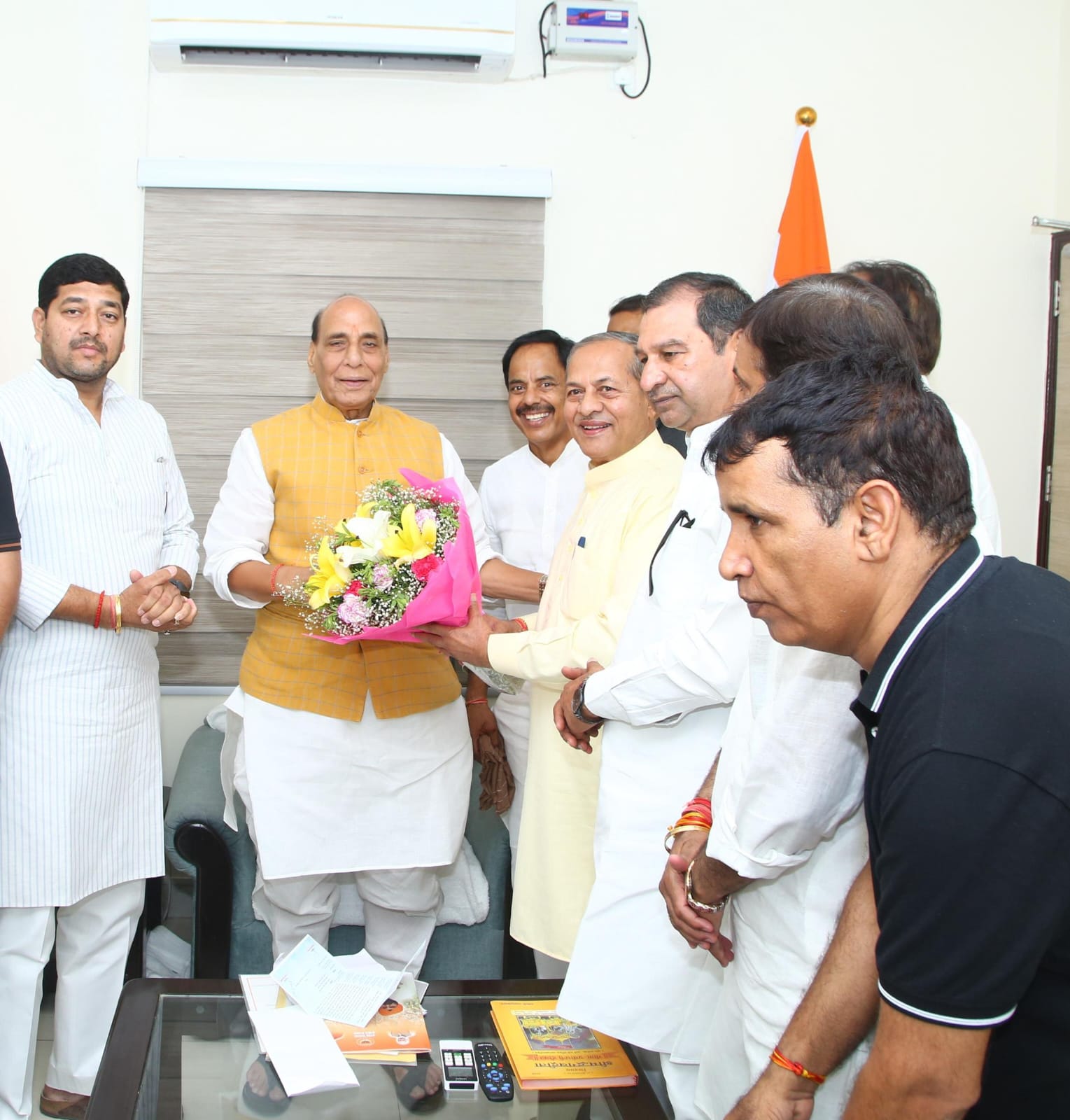 रक्षा मंत्री राजनाथ सिंह से मिले नवाब सिंह नागर, क्षेत्रीय अध्यक्ष बनाए जाने पर जताया आभार