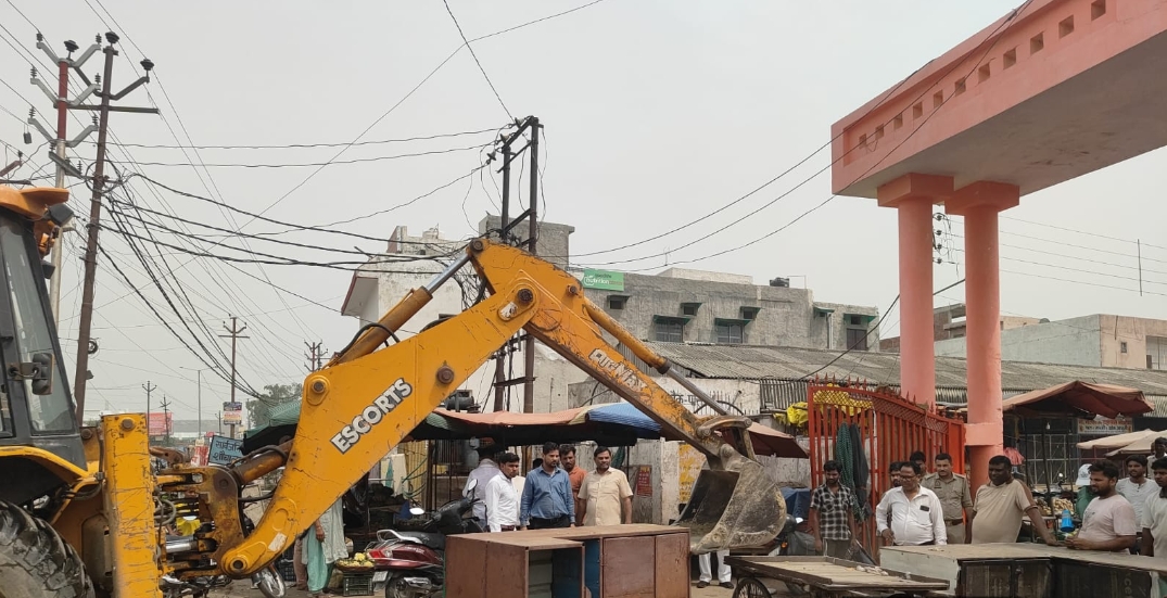 नगर पालिका प्रशासन की बड़ी कार्यवाही: नवीन सब्जी मंडी में अतिक्रमण हटाओ और पॉलिथीन विरोधी अभियान में वसूला जुर्माना