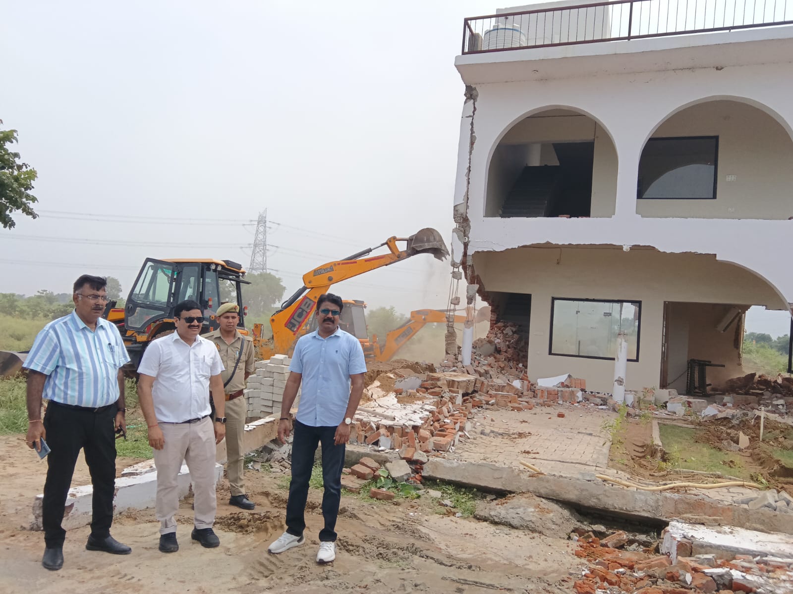 यमुना प्राधिकरण का बुलडोजर एक्शन, 450 करोड़ की अवैध कॉलोनियां ध्वस्त