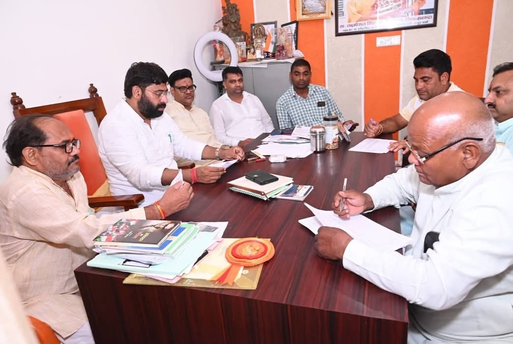 सीएम योगी के बुलंदशहर दौरे की तैयारियां तेज   विधायक लक्ष्मीराज सिंह ने कार्यकर्ताओं के साथ महत्वपूर्ण बैठक