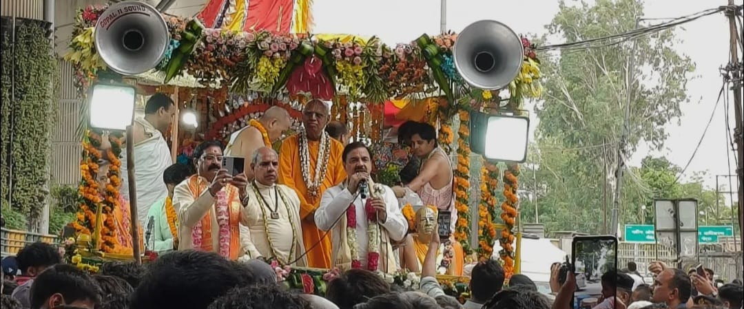 नोएडा में सेक्टर-18 से इस्कॉन मंदिर तक निकली भगवान जगन्नाथ की भव्य रथयात्रा