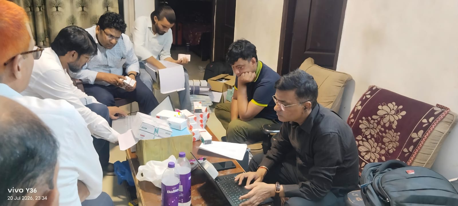 नोएडा में अवैध रूप से संग्रहित लगभग 2.48 करोड़ रुपये मूल्य की औषधियां जब्त, एक व्यक्ति गिरफ्तार