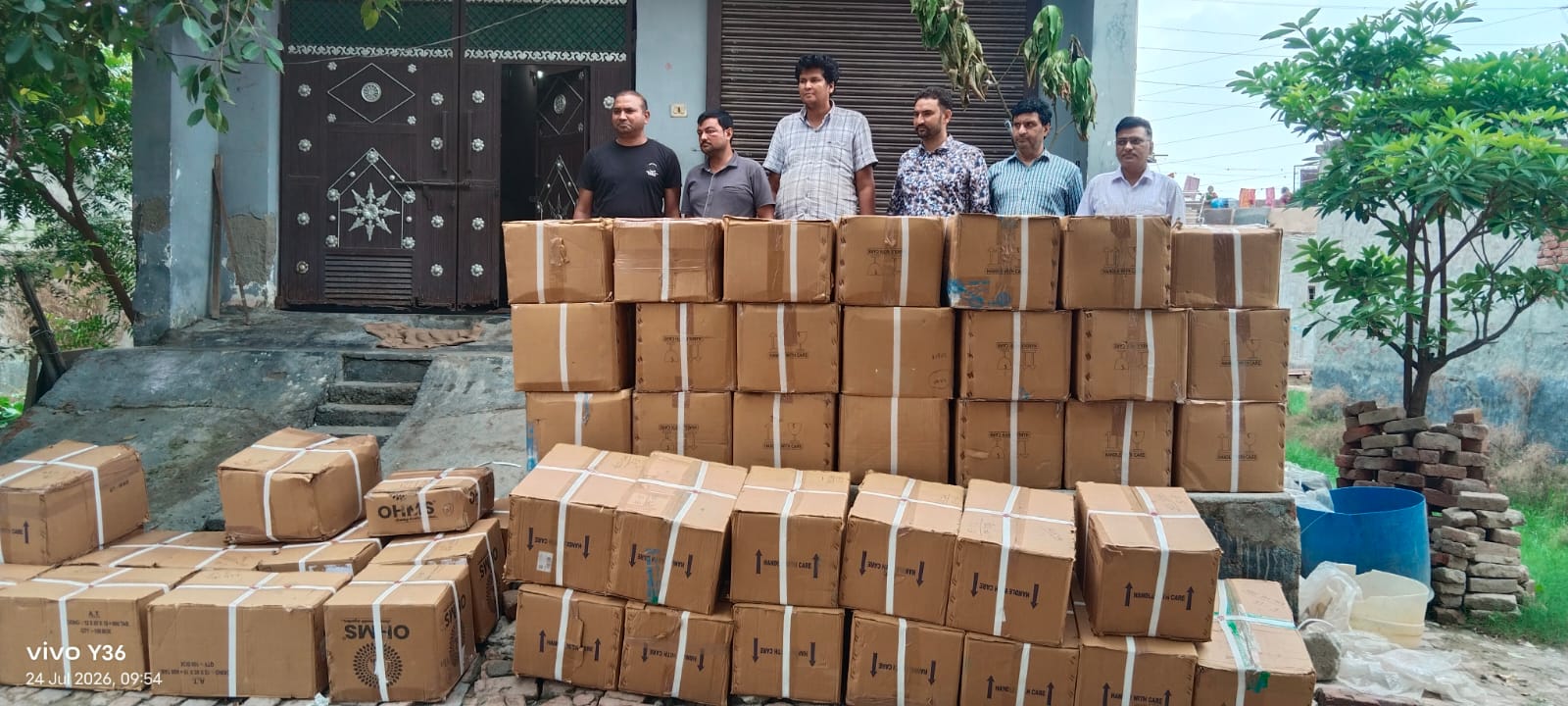 नोएडा में अवैध रूप से संग्रहित लगभग 79 लाख 94 हजार रुपये मूल्य की औषधियां जब्त