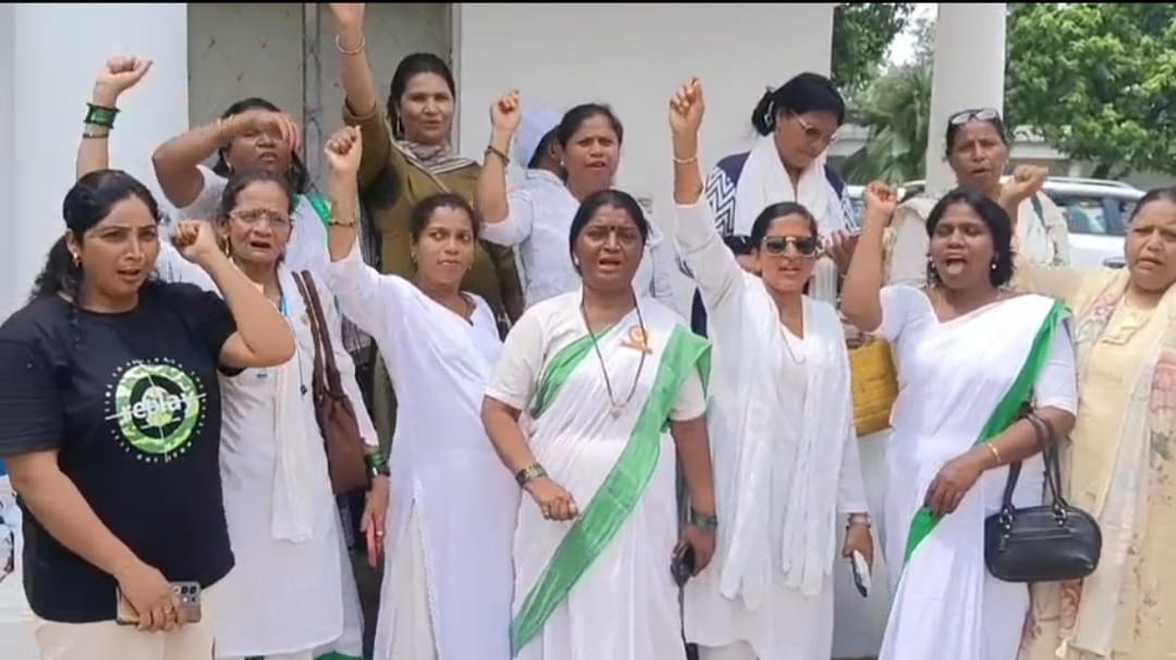 सुनहरी बाग में महिला कांग्रेस का हल्ला बोल: 33% आरक्षण, महंगाई और भ्रष्टाचार के खिलाफ धरना