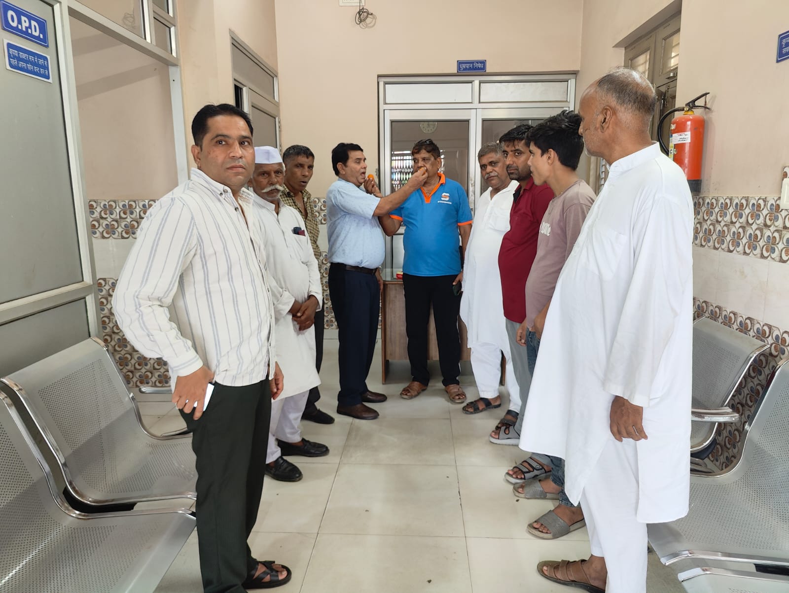 डॉ मौ इरफान स्याना विधानसभा प्रभारी एवं प्रदेश महासचिव अल्प संख्यक कांग्रेस उत्तर प्रदेश के कैंप कार्यालय पर एक बैठक का आयोजन किया गया