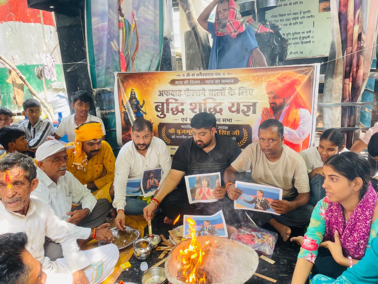 "सत्य की जीत पर युवा क्रांति सेना का 'बुद्धि शुद्धि यज्ञ', झूठे आरोप लगाने वालों को सद्बुद्धि की प्रार्थना"