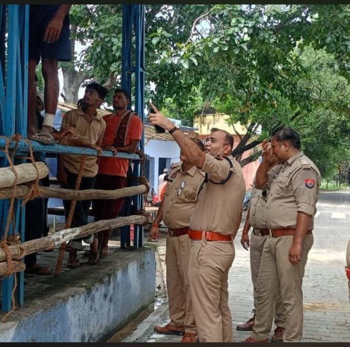 कांवड़ यात्रा से पहले आहार अम्बकेश्वर मंदिर परिसर का क्षेत्राधिकारी ने   किया निरीक्षण