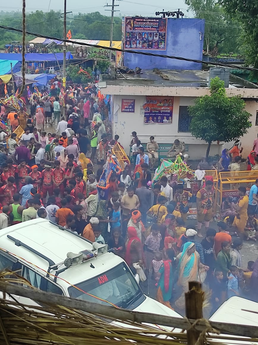 आहार के अंबकेश्वर महादेव मंदिर में उमड़ा शिव भक्तों का सैलाब