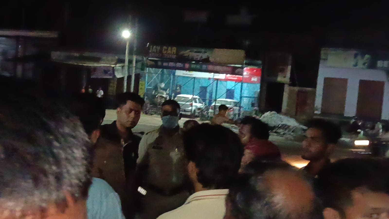 मेरठ-बदायूं हाईवे पर मां-बेटी से छेड़छाड़ कार सवार युवकों ने हाथ खींचने का किया प्रयास प्रधान भी नामजद