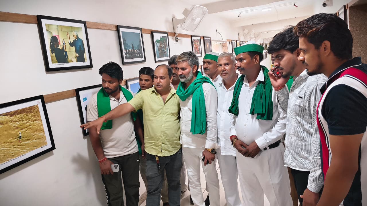 दूसरे दिन भी जारी रहा फोटो प्रदर्शनी का आकर्षण, कैमरे में कैद कहानियों ने जीता दिल