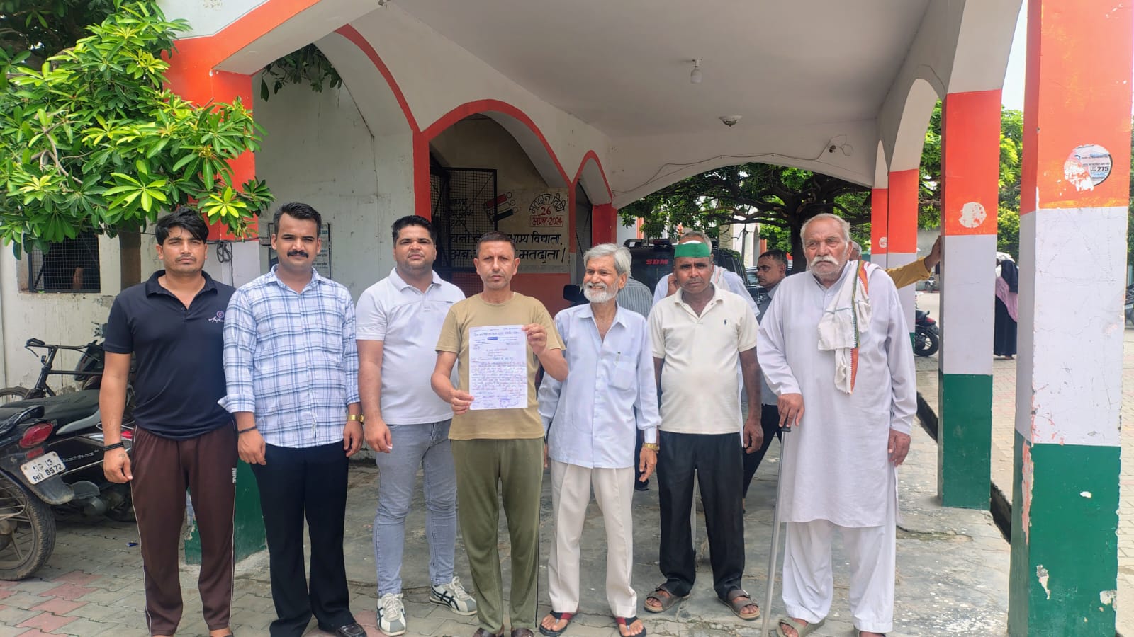 तहसील कोतवाली मार्ग और मनसा देवी रोड की बदहाली पर हिंद जन सेवा समिति ने सौंपा ज्ञापन