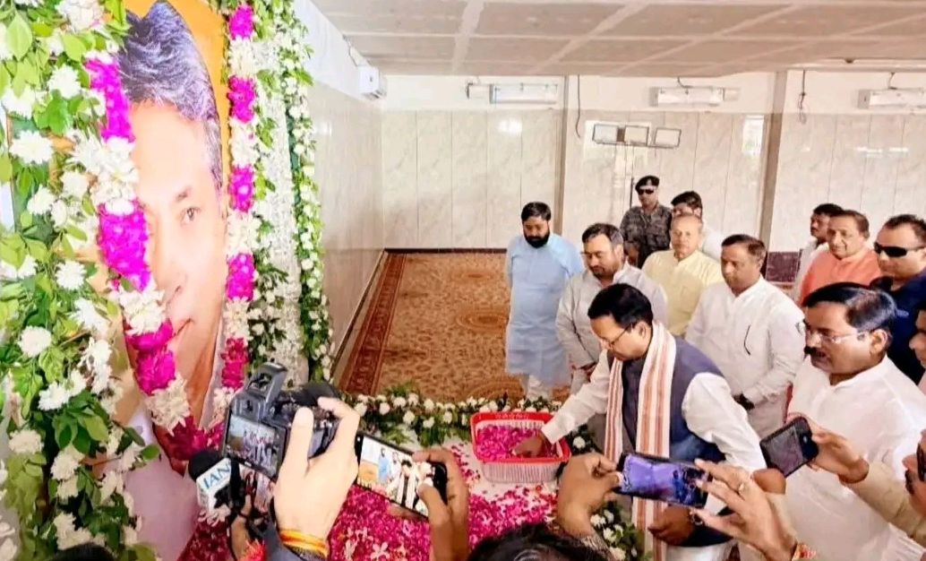 अनिल शर्मा को श्रद्धांजलि देने उमड़ा जनसैलाब