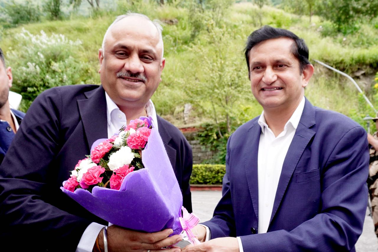 निदेशक (परियोजनाएं) श्री राजेश कुमार चंदेल ने किया नाथपा झाकड़ी हाइड्रो पावर स्टेशन का दौरा