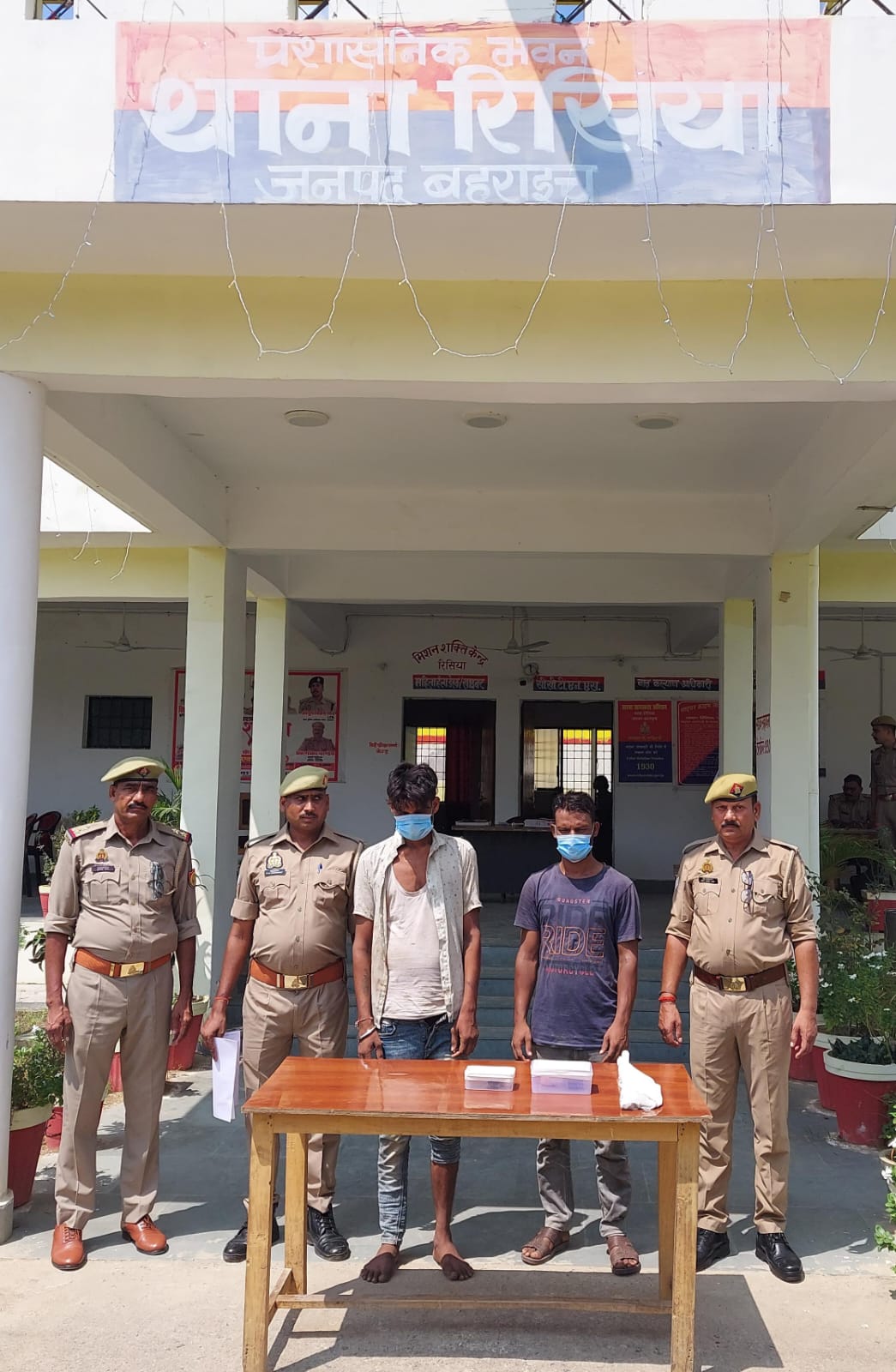 रिसिया पुलिस की बड़ी कार्रवाई, हिस्ट्रीशीटर समेत दो गिरफ्तार
