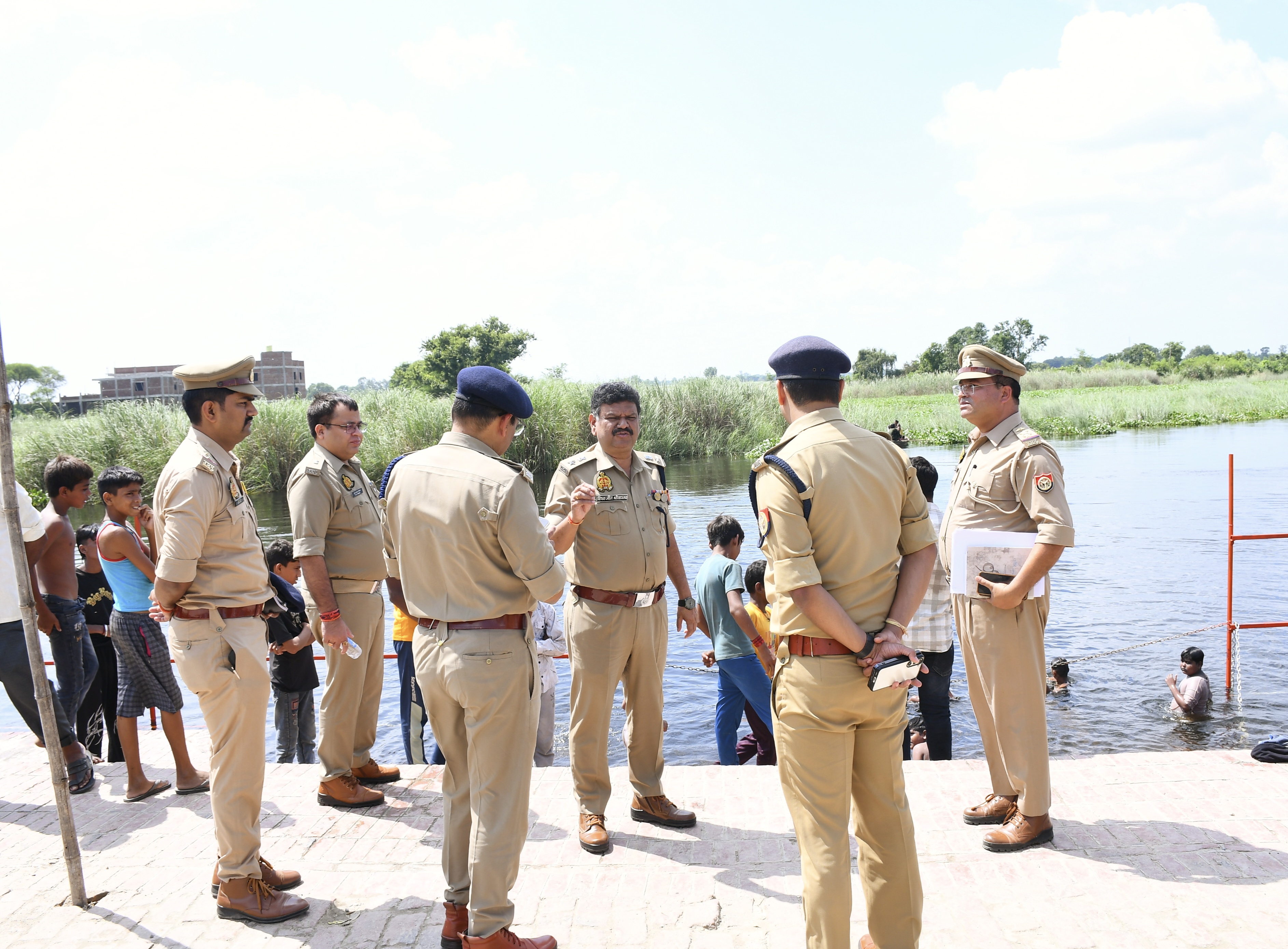 कजरी तीज पर सुरक्षा व्यवस्था को लेकर एसपी ने किया मार्ग निरीक्षण