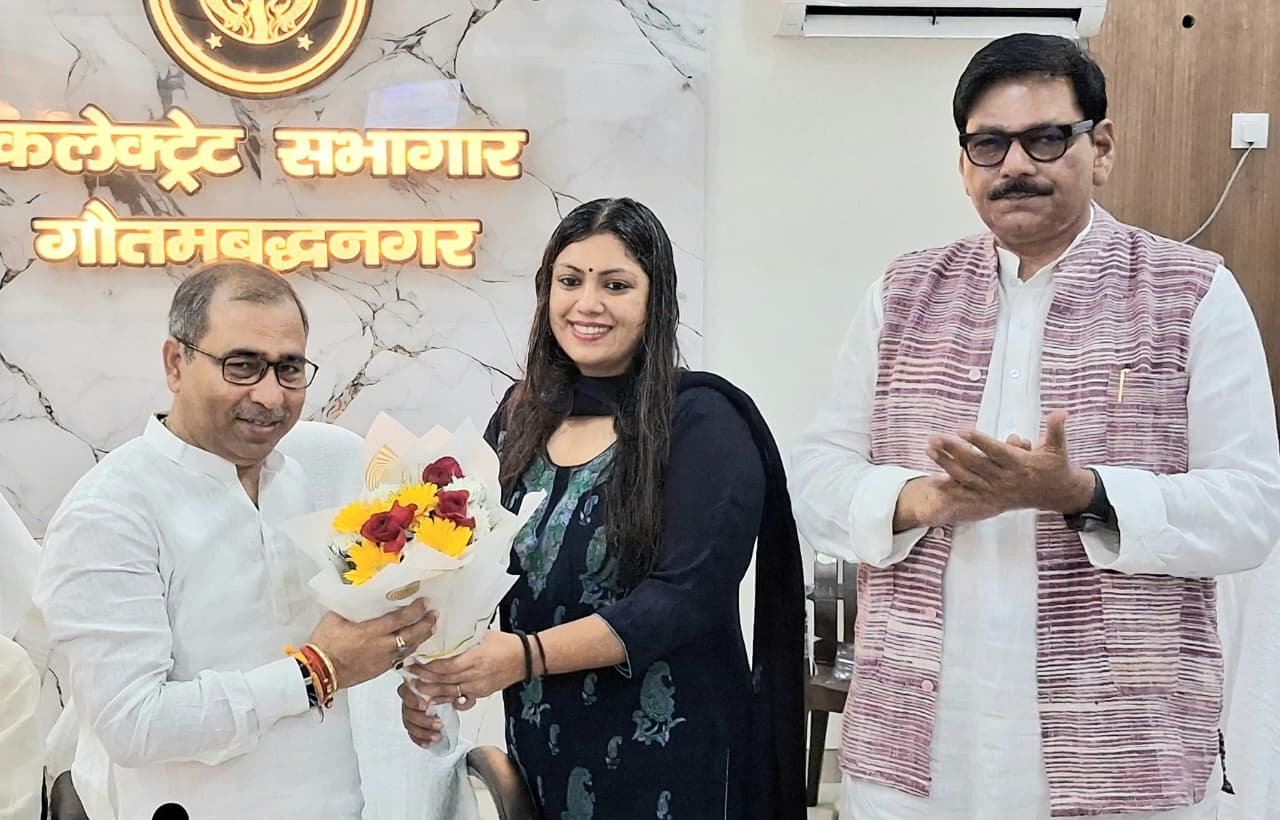 जनपद के मा0 प्रभारी मंत्री बृजेश सिंह की अध्यक्षता में "सेवा संकल्प अभियान" की तैयारियों को लेकर समीक्षा बैठक संपन्न