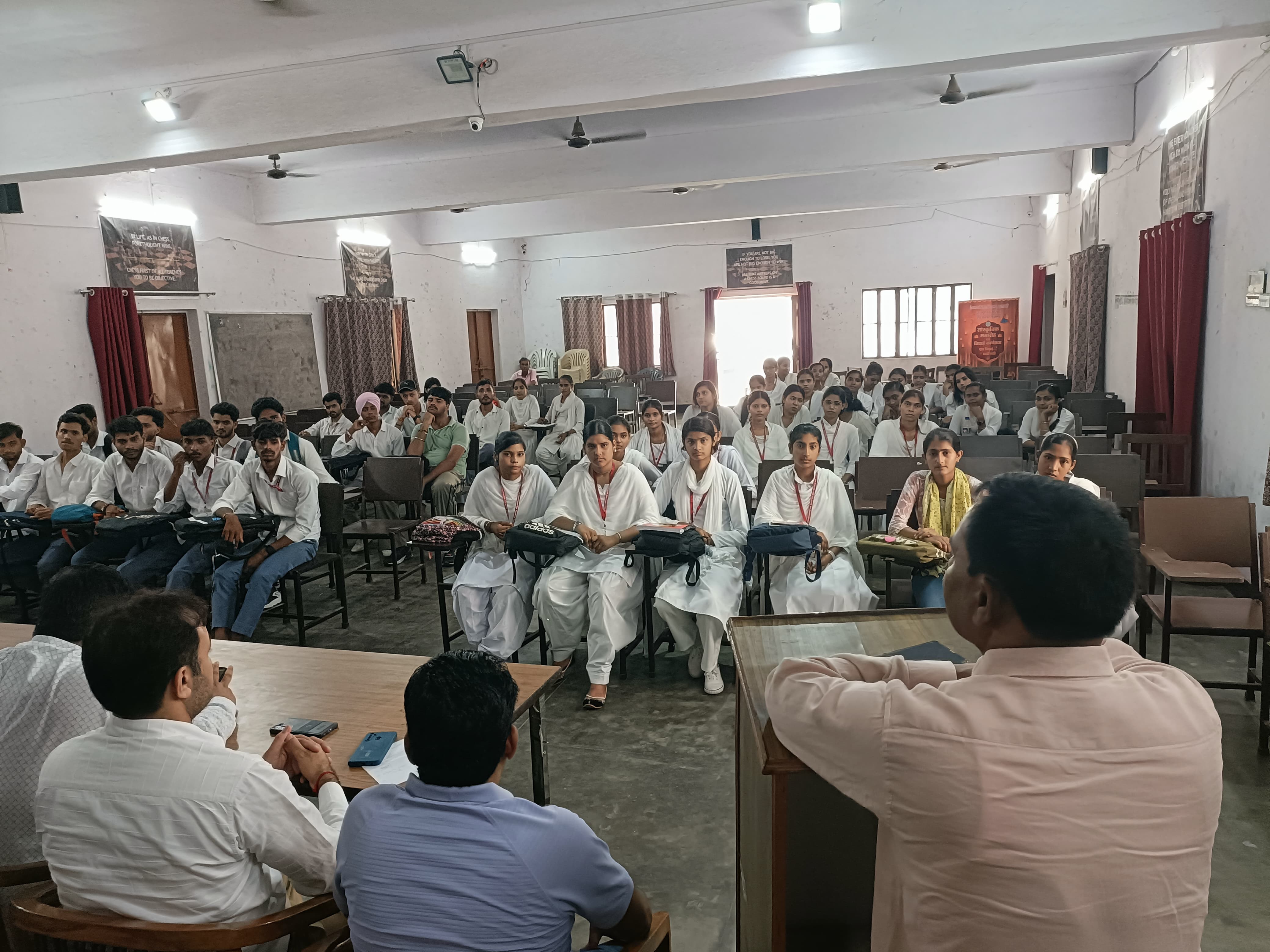 देवनागरी महाविद्यालय, में हिंदी विभाग द्वारा हिंदी दिवस के शुभ अवसर पर कार्यक्रम का आयोजन
