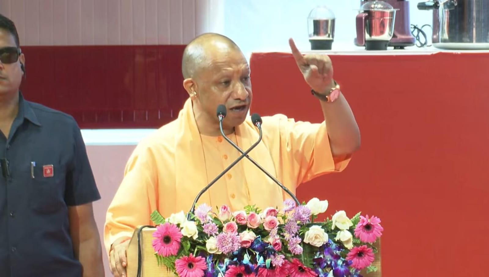उत्थान आडिटोरियम में आयोजित हुआ टूल किट वितरण कार्यक्रम
