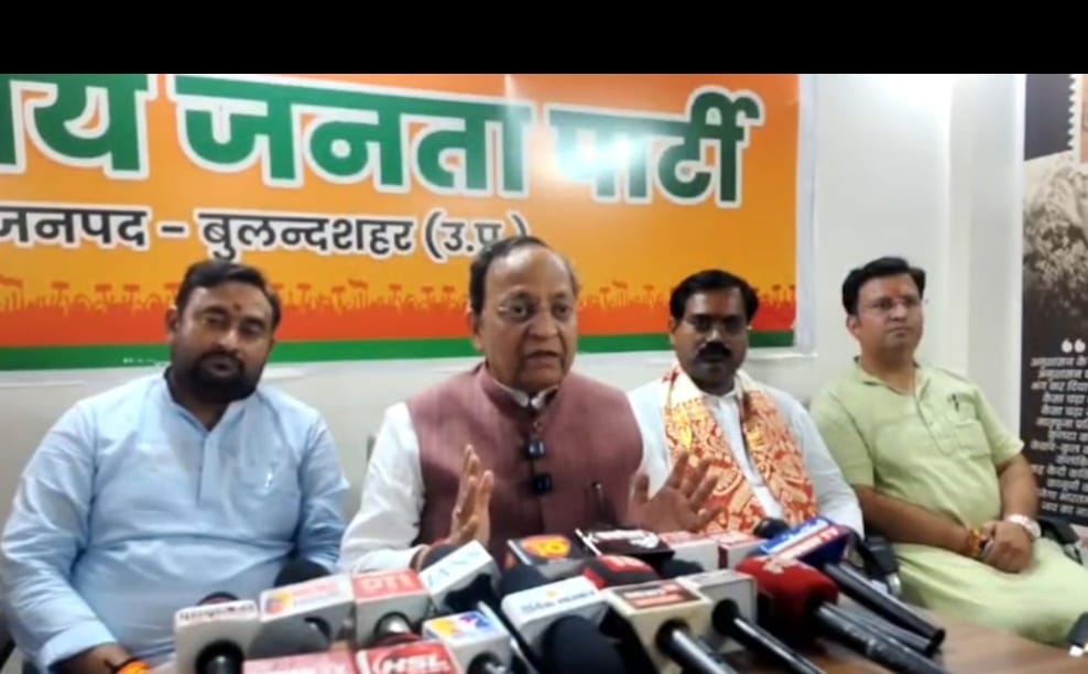 भाजपा के पूर्व राष्ट्रीय महामंत्री और राज्यसभा सांसद अरुण सिंह पहुंचे बुलंदशहर, रक्तदान शिविर में लिया भाग