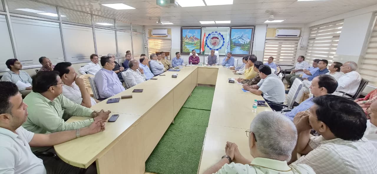 ग्रेटर नोएडा में EPFO की बैठक, PF वेतन सीमा 25 हजार करने पर चर्चा