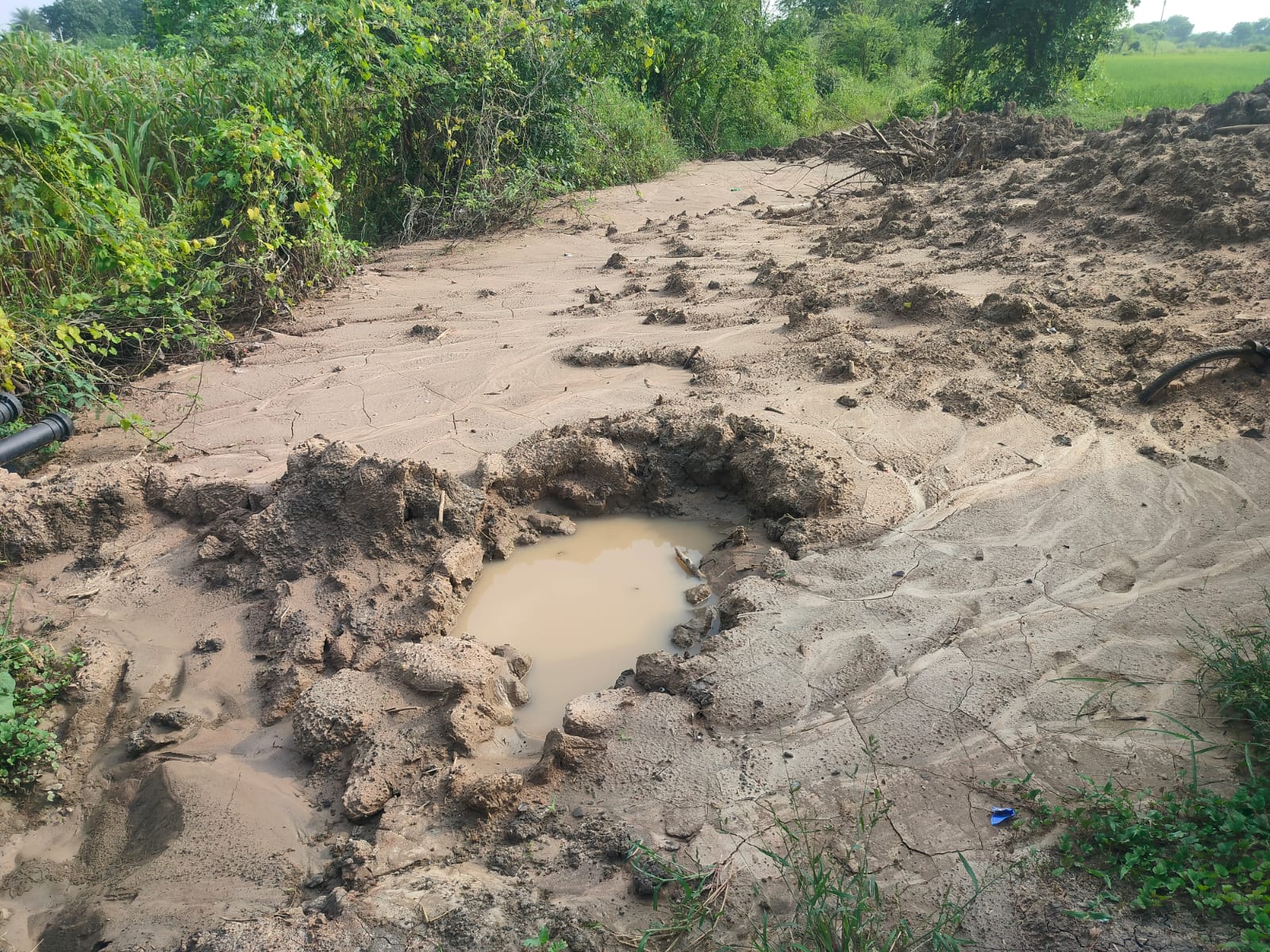 तीन साल से अफसरों के चक्कर,फिर भी नहीं खुला मुख्यमार्ग