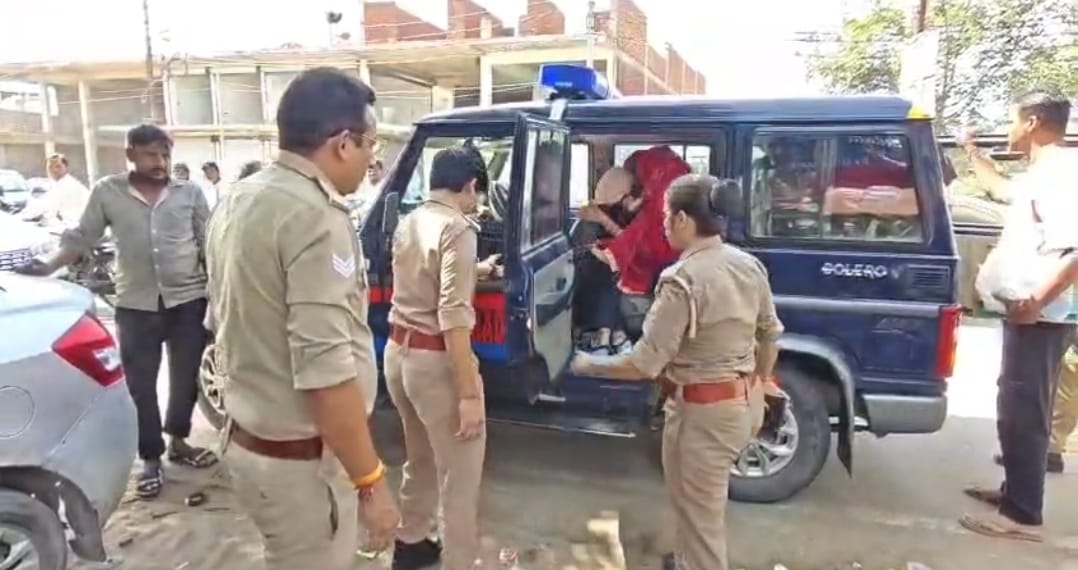ओयो होटल में पुलिस की छापेमारी, तीन प्रेमी युगल हिरासत में