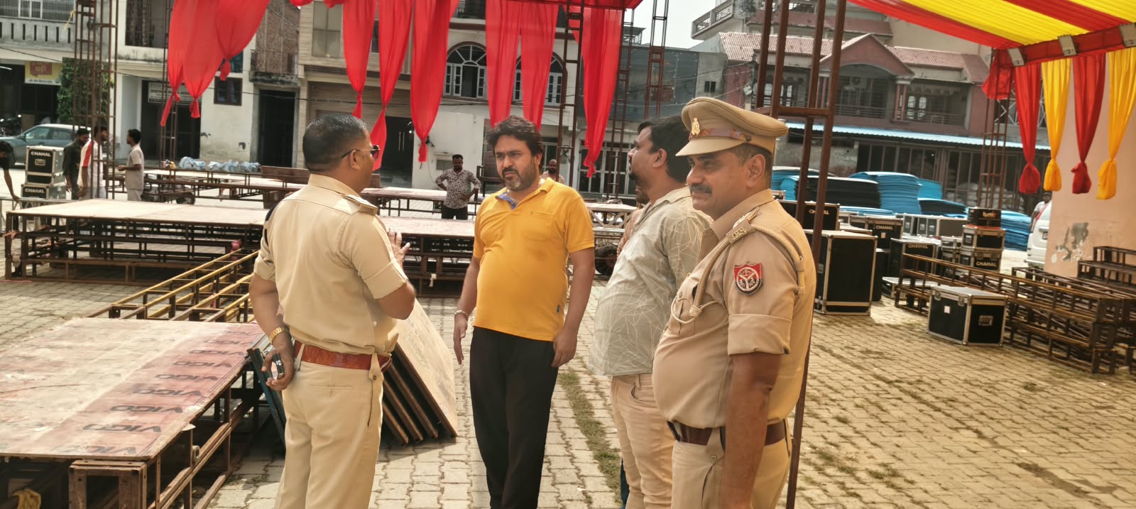नवरात्र महोत्सव को लेकर सीओ ने लिया जायजा, आयोजकों से की बातचीत