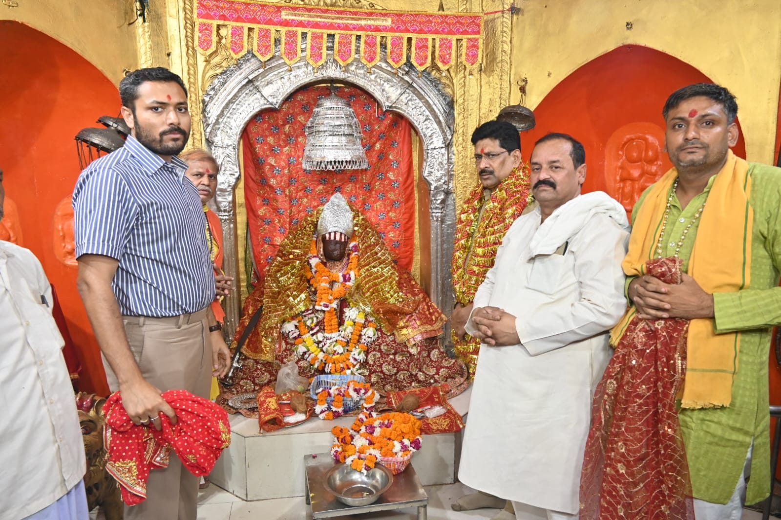 बुलंदशहर: बेलोन माता मंदिर में डीएम-एसएसपी ने परखी नवरात्रि की व्यवस्थाएं