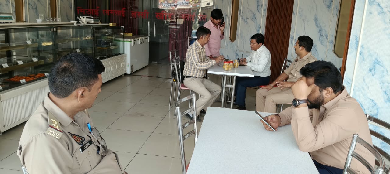 स्याना में खाद्य विभाग का छापा, चार दुकानों से लिए मिठाई के नमूने