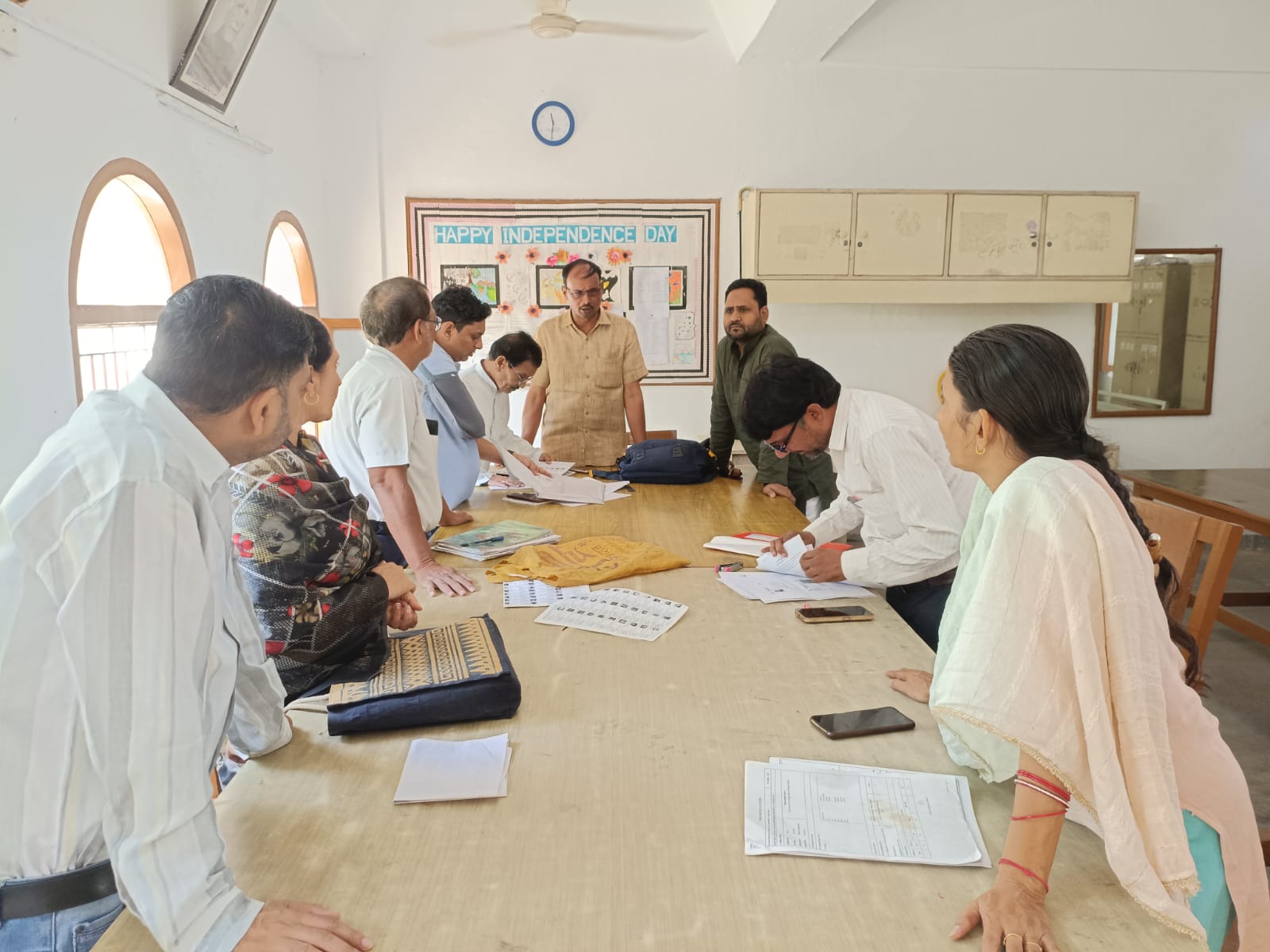 कांग्रेस नेताओं ने अनूपशहर में दर्जनों बूथों का किया दौरा, बीएलओ से पारदर्शिता की अपील