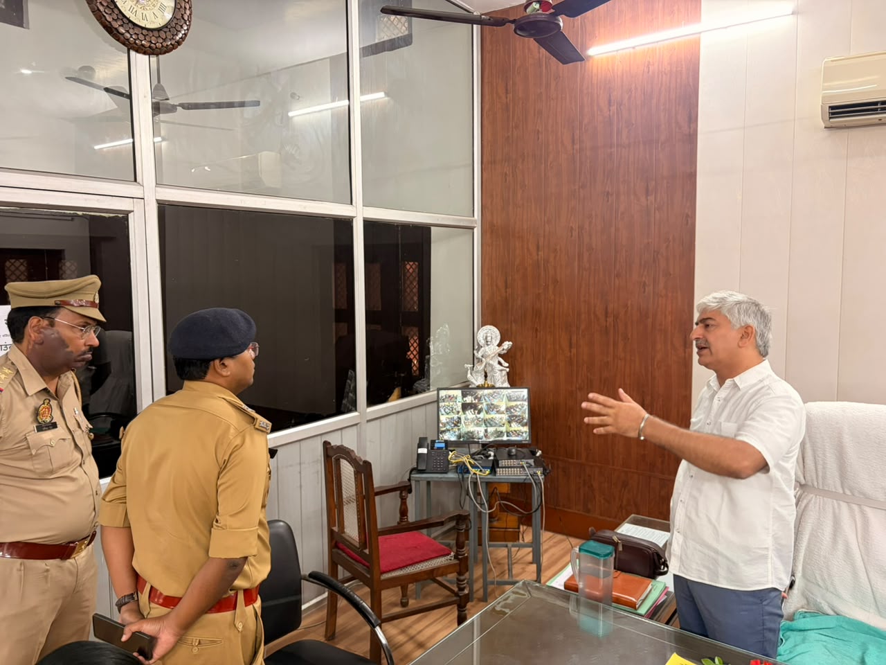 पीईटी परीक्षा को नकलविहीन कराने के लिए एसपी सिटी ने झाड़ा डंडा, परीक्षा केंद्रों का किया औचक निरीक्षण