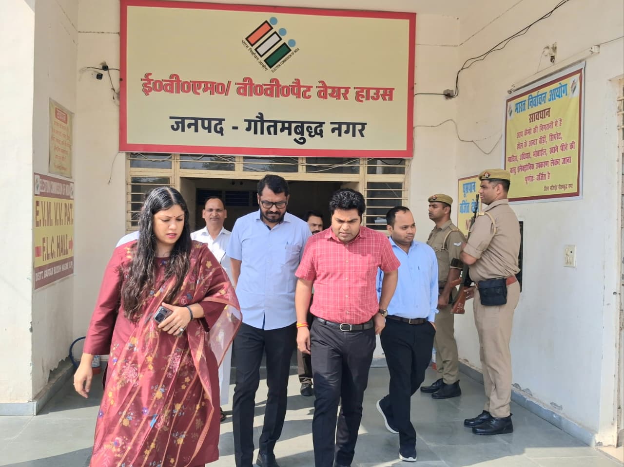 जिलाधिकारी/जिला निर्वाचन अधिकारी ने ईवीएम/वीवीपैट वेयर हाउस का किया मासिक निरीक्षण