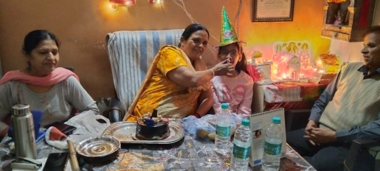 नीतान्या ने इन्दू शिशु विद्या सदन में बच्चों के साथ मनाया अपना जन्मदिन