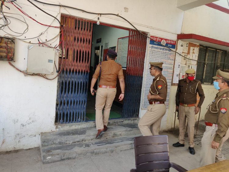 पुलिस उपायुक्त ग्रेटर नोएडा द्वारा थाना दादरी कार्यालय के अभिलेखों, महिला हेल्प डेस्क व हवालात का किया गया औचक निरीक्षण