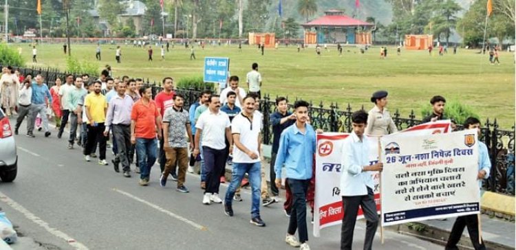 अंतरराष्ट्रीय नशा निषेध दिवस पर बचत भवन परिसर में जिलास्तरीय कार्यक्रम का आयोजन किया गया। कार्यक्रम की अध्यक्षता उपायुक्त डीसी राणा ने की।