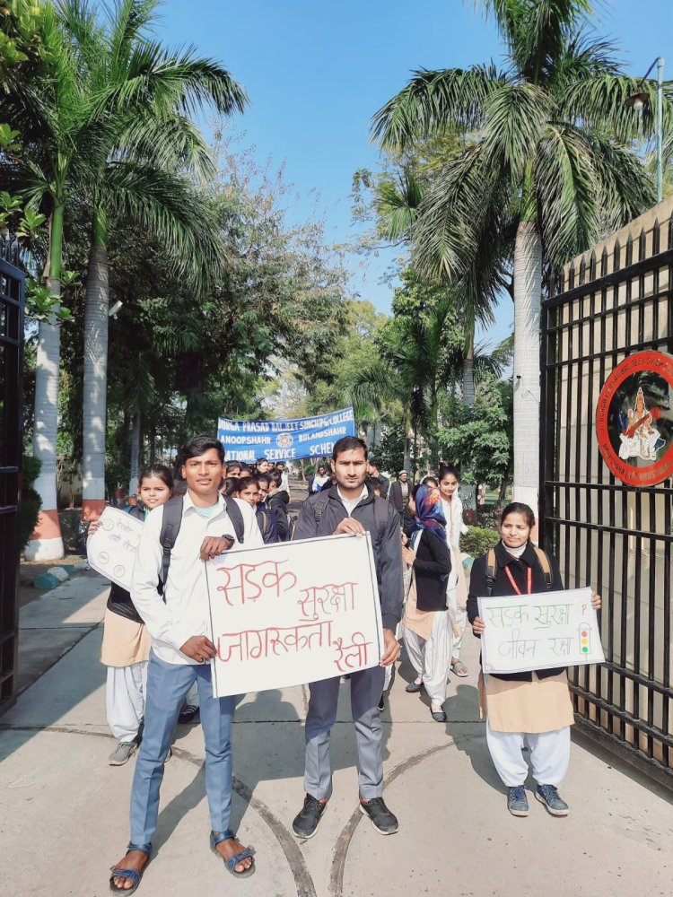 सड़क सुरक्षा नियमों के पालन की छात्रों ने ली शपथ