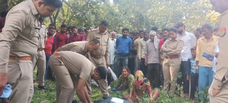 आम के बाग में पेड़ से लटककर की युवक ने आत्महत्या पुलिस मामले की जांच में जुटी।