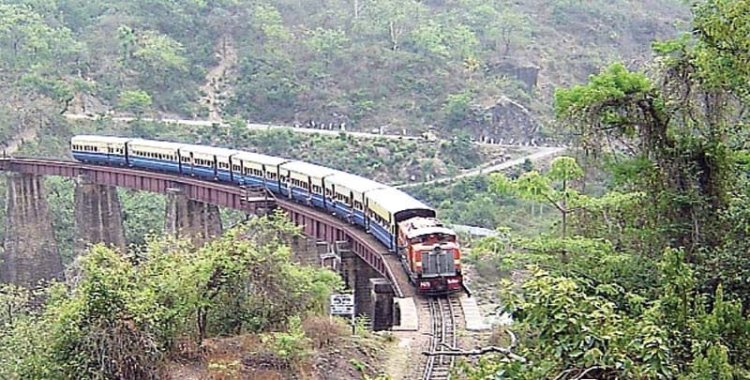 पठानकोट-जोगिंद्रनगर रेलमार्ग पर नवरात्र से पहले  दो अतिरिक्त रेलगाड़ियां चलाने की मांग