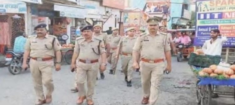 एस.पी. पूर्वी ने पुलिस फोर्स के साथ शहर में किया पैदल गश्त