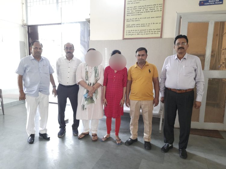 पुलिस उपायुक्त महिला एवं बाल सुरक्षा के नेतृत्व में कार्रवाई करते हुए थाना ए0एच0टी0यू की टीम द्वारा 02 महिलाओं का परिजनों से पुनर्मिलन कराया