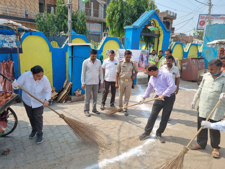 शिकारपुर के समस्त 25 वार्डों में चिन्हित 50 स्थलों पर स्वच्छता श्रमदान का कार्यक्रम आयोजित किया गया।