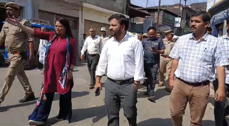 स्मार्ट रोड़ बनाने को लेकर प्रशासन व व्यापारी आए आमने सामने