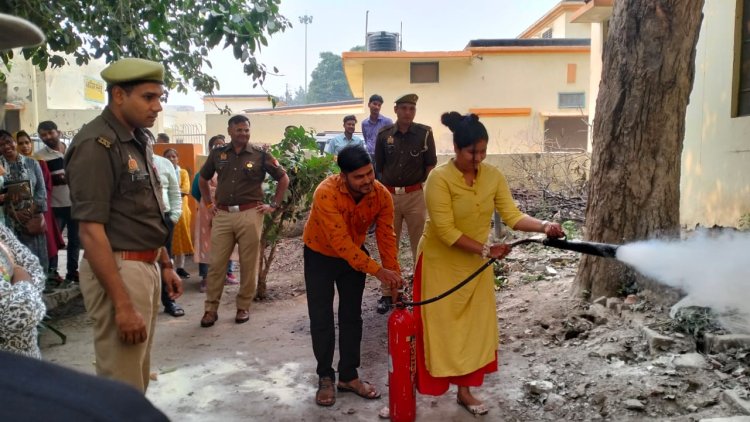 अग्नि सुरक्षा एवं आपदा प्रबंधन के विषय में सीएफओ बुलंदशहर   द्वारा प्रशिक्षण दिया गया।