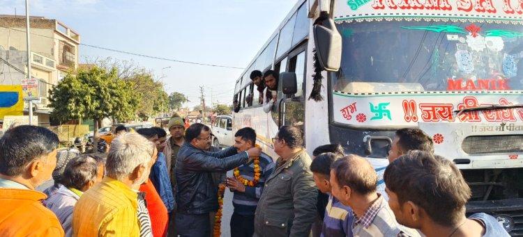  परिवहन विभाग द्वारा‘राष्ट्रीय  सड़क सुरक्षा माह  वाहन चालकों को पुष्प माला पहना कर किया जा रहा जागरूक*