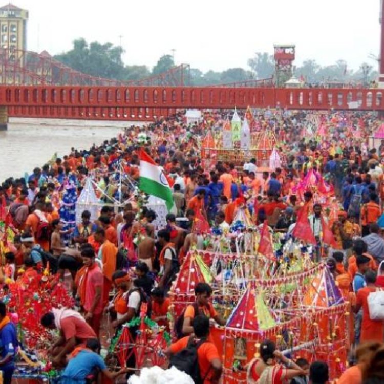 महाशिवरात्रि गंगा घाटों पर जुट रही कांवड़ियों की भीड़