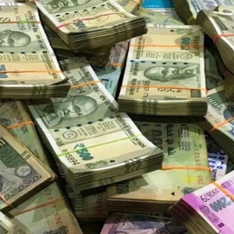 Risia 3.30 lakh cash seized by SST team आसाम रोड हाइवे पर चेकिंग के दौरान स्विफ्ट कार से 3.30 लाख रुपये बरामद