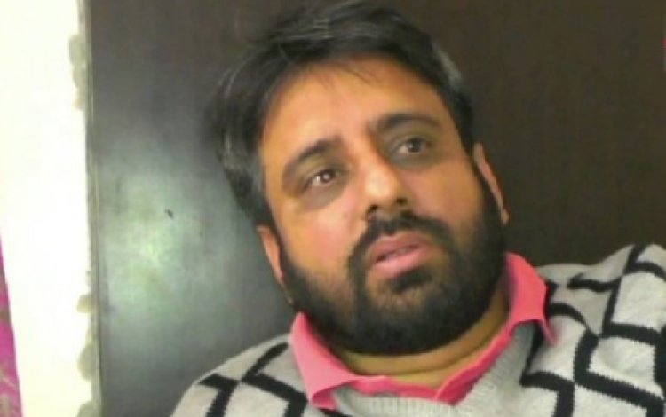 AAP MLA Amanatullah Khan के घर नोएडा पुलिस ने दी दबिश