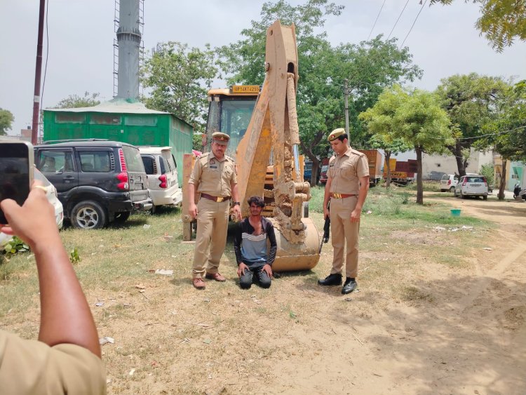 Hapur :- नशे में धुत आरोपी जेसीबी चालक ने टोल मांगने पर की थी तोड़फोड़