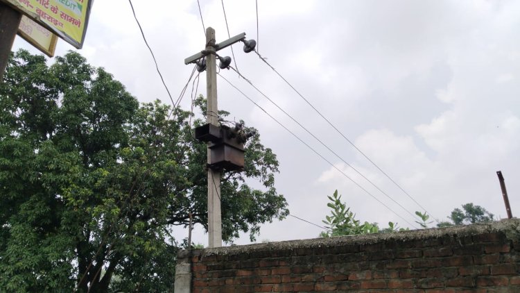 Power cut होने की वजह से ग्रामीणों में भारी आक्रोश