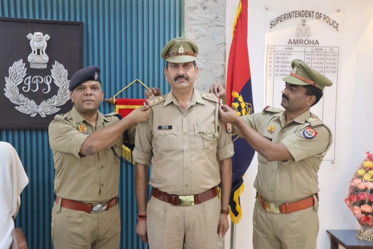 जनप्रिय शौकेंद्र सिंह बने इंस्पेक्टर तीन सितारे लगाकर पदोन्नति पर ढेरों शुभकामनाएं दी गई